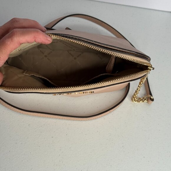 Michael Kors Jet Set Medium Dome Crossbody – Soft Pink Saffiano Leather - Picture 7 of 9